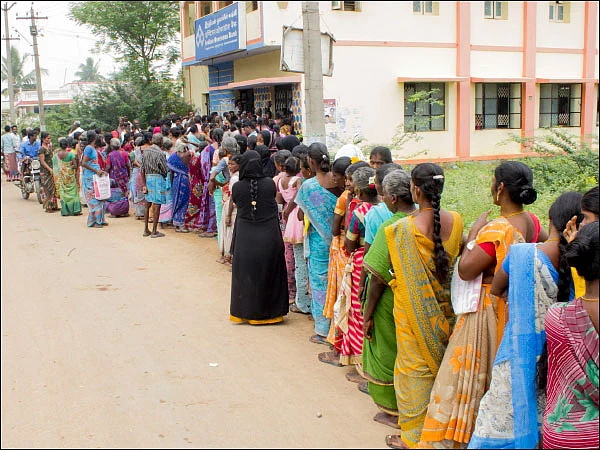 பண மதிப்பு நீக்கம்... எப்போது தீரும் பணத் தட்டுப்பாடு?