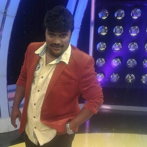 ’’ஆப்பக்கடை கூப்பன் அதிகமா வச்சிருக்கிற ஆள் சிங்கப்பூர் தீபன்..!’’ - அத்தியாயம்-14