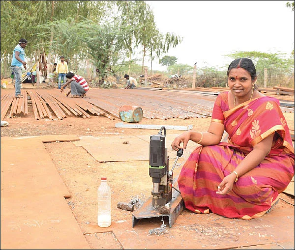 புதுமையான தொழில்கள்... சவால்களைத் தாண்டி சாதித்த பாசிட்டிவ் பெண்கள்!