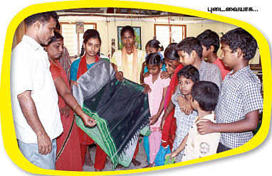 பளபளக்கும் பனானா ஆடைகள் !