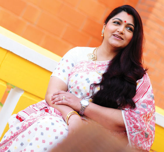 அவள் அரங்கம்: வீட்டுக்குள்ளே அன்புக்கு மட்டும்தான் அனுமதி - குஷ்பு