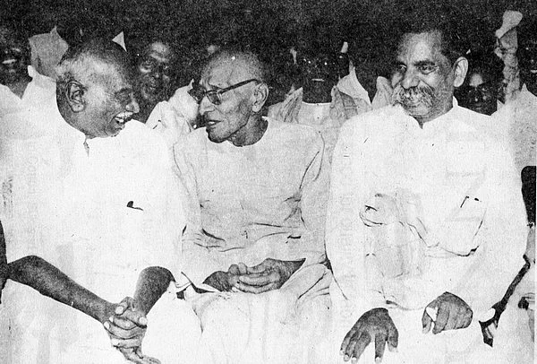 கழகத்தை மையம் கொண்ட காமராஜர் புயல்... மாற்று முகாமிலிருந்தும் மாலையிடப்பட்ட கர்மவீரர்!