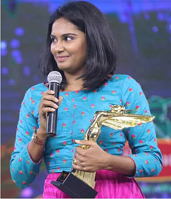 ஓவியாவை ஏன் எல்லோருக்கும் பிடிக்குது?