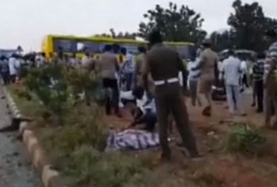 நெல்லை அருகே தனியார் பேருந்து கவிழ்ந்து விபத்து: 10 பேர் பரிதாப பலி! | Bus  accident near Tirunelveli killed 10 people