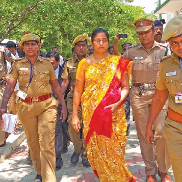 நிர்மலாதேவி விவகாரம்: கிடைத்தது ஜாமீன்... அழைத்துச்செல்ல ஆளில்லை!