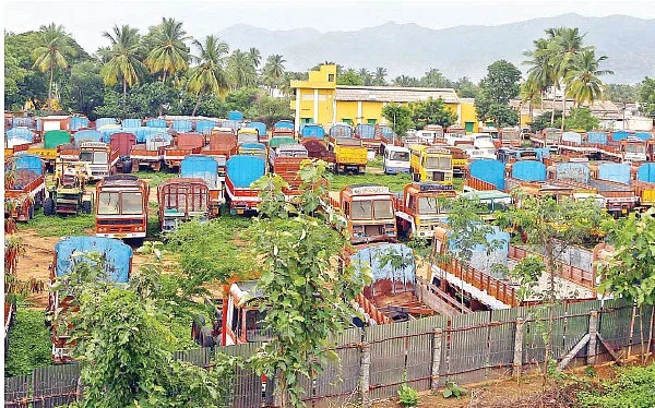 எகிறும் டீசல் விலை... முடங்கும் லாரிகள்... விஷமாக ஏறும் விலைவாசி!