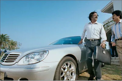 கரகாட்டக்காரன் முதல் டோரா வரை...ஸ்க்ரீனில் கலக்கிய கார்கள்!