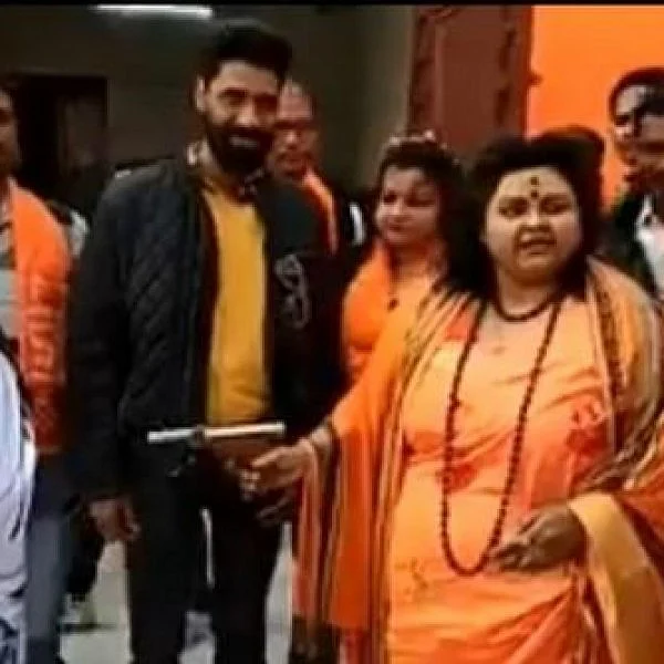 ``நாங்கள் எந்தத் தவறும் செய்யவில்லை”- காந்தி உருவ பொம்மையை அவமதித்த பூஜா பாண்டே