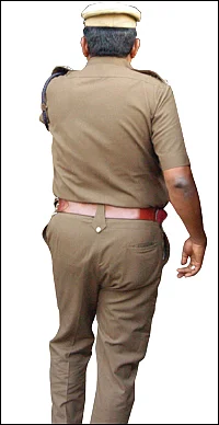 சந்துபொந்து எங்கும் கந்துவட்டி... கல்லா கட்டும் காக்கி!