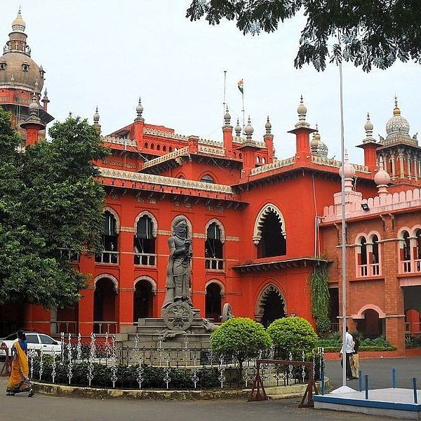 நீதிமன்றங்களில் நிலுவையில் உள்ள வழக்குகள்