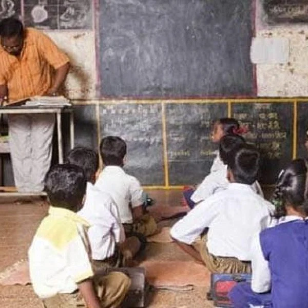 அரசுப் பள்ளி ஆசிரியர்கள்