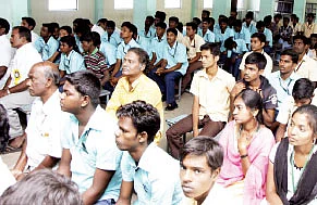 'தானே' துயர் துடைக்க... நீளட்டும் நம் கரங்கள்!