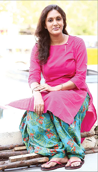 படித்த படிப்பு ஒன்று... பார்க்கும் வேலை ஒன்று!