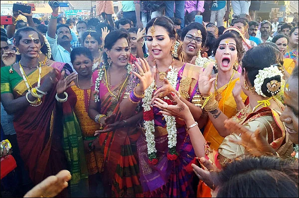 மிஸ்.கூவாகம் திருவிழா: சர்ச்சை கிளப்பிய வேதாந்தா ஸ்பான்ஸர்