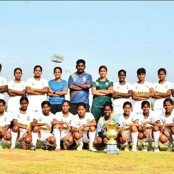 கோலியாத்தை வீழ்த்திய கில்லிகள்!