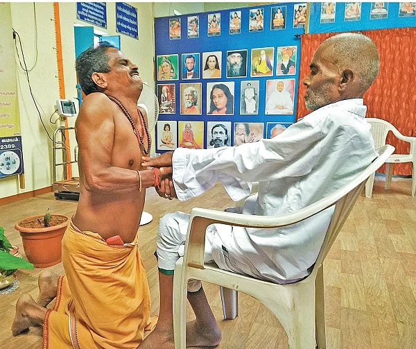 அந்தரத்திலிருந்து காந்த சக்தி டவுன்லோடு!