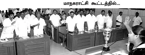 மிரட்டும் கவுன்சிலர்கள்... ரசிக்கும் மேயர்!