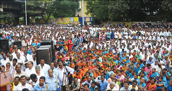 ஸ்டாண்டர்டு டிடக்ஷன்... - அரசு ஊழியர்களின் வரிச்சுமை குறையுமா?