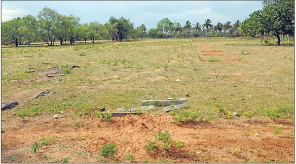 சட்டவிரோதமாக வாங்கப்பட்ட கோயில் நிலம்... முதல்வரின் சம்பந்தியா... பினாமியா?