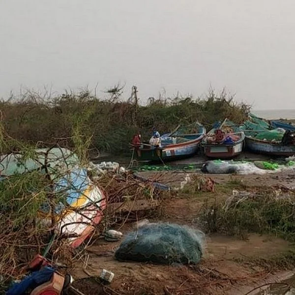 மாலத்தீவுக்கு 10,000 கோடி, பூடானுக்கு 4,500 கோடி, தமிழகத்துக்கு கஜா நிதி ரூ.353 கோடி!