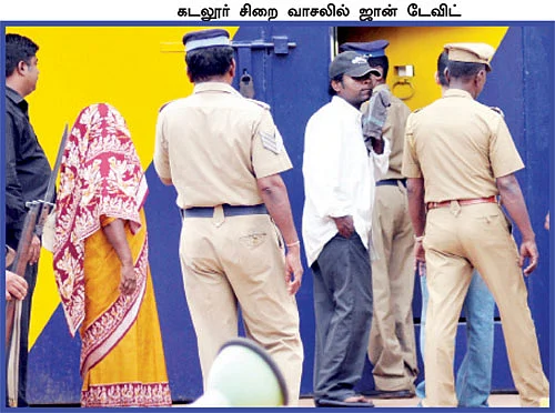 நாவரசு யாருன்னே தெரியாது சார்!