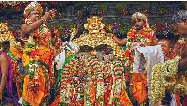 மதுர மண்ணு செய்யுற மாயமப்பு!