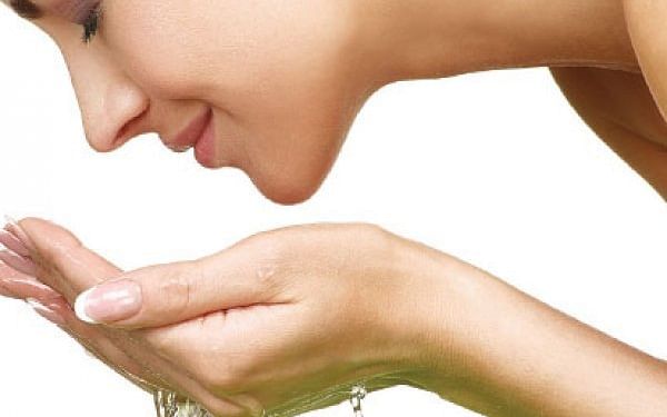 How to: ஆன்டி ஏஜிங் சருமப் பராமரிப்பை பின்பற்றுவது எப்படி? How to do anti ageing skin care routine? 