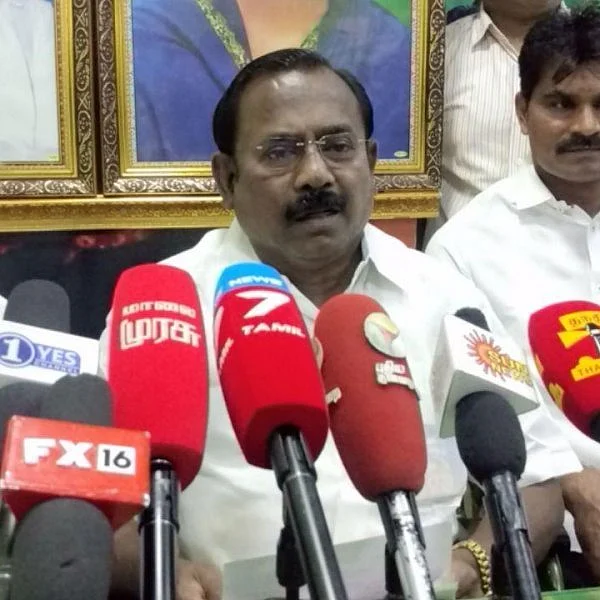 செல்லப்பாண்டியனின் பதவி பறிப்புக்கு என்ன காரணம்?- ஜெயலலிதா சென்டிமென்ட்டைப் பின்பற்றிய எடப்பாடி