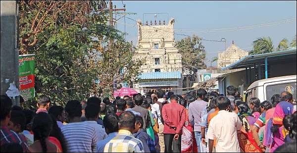 மாணவர்களுக்காக சிறப்பு வழிபாடு!