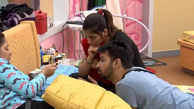 கட்டிப் பிடிச்சு கட்டிப் பிடிச்சு தலைவியான வைஷ்ணவி! #BiggBossTamil2