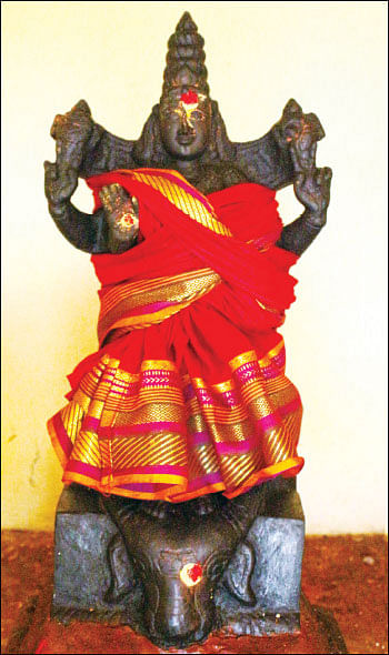 குறை தீர்க்கும் கோயில்கள் - 6 - அபூர்வ கோலத்தில் திருமகளும் துர்கையும்!