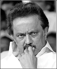 ஸ்டாலினுக்கு கறார்... எடப்பாடிக்கு ஜாடி!