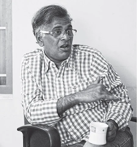 “ஒரு சோட்டா கவர்மென்ட்டுக்காக ஒருவன் நாவல் எழுதுவானா என்ன?!” - சந்திப்பு: சுகுணா திவாகர், வெய்யில்
