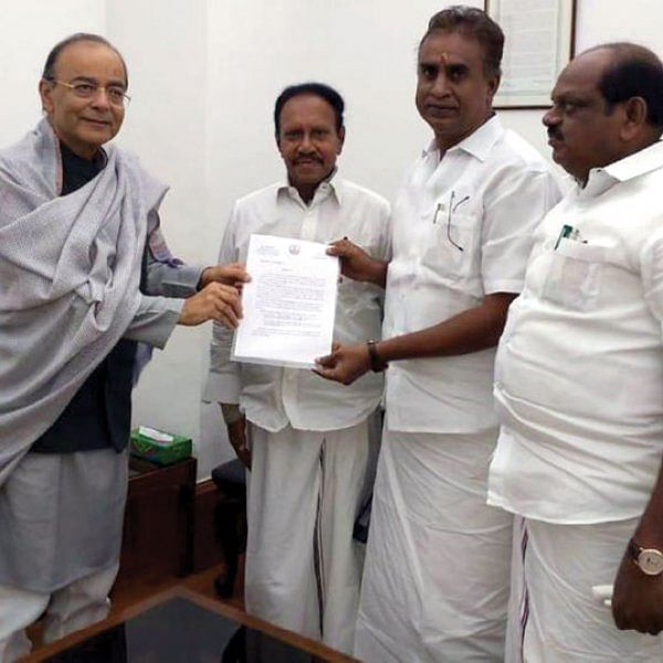 ஆட்சியாளர்களின் சுயநலத்துக்கு பலிகடாவாகும் உள்ளாட்சி! - தமிழகம் இழந்த ரூ.3,000 கோடி