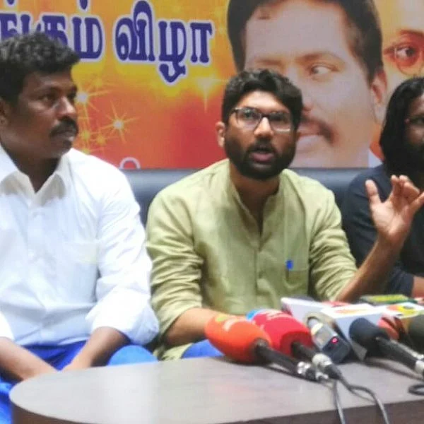 `சர்காருக்கு எதிராகப் பொங்கும் அரசு ராஜலட்சுமி விவகாரத்தில் மௌனம் காப்பது ஏன்?’ - ஜிக்னேஷ் மேவானி தாக்கு!