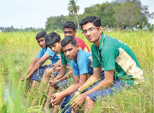 வயலுக்குச் சென்றோம் விவசாயம் படித்தோம்!