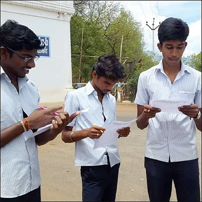 எங்கள் தலைவர் இவர்களில் எவருமே இல்லை! - இளைஞர்கள் ஆதரவு யாருக்கு?