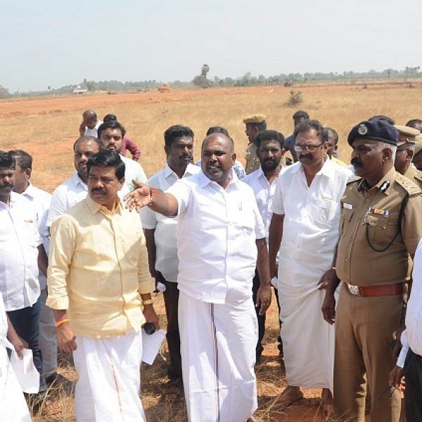 தோப்பூரில் ஆய்வு செய்யும் அமைச்சர் ஆர்.பி.உதயகுமார்