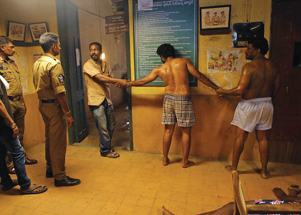 உலகை உலுக்கும் தமிழ் குரல்!