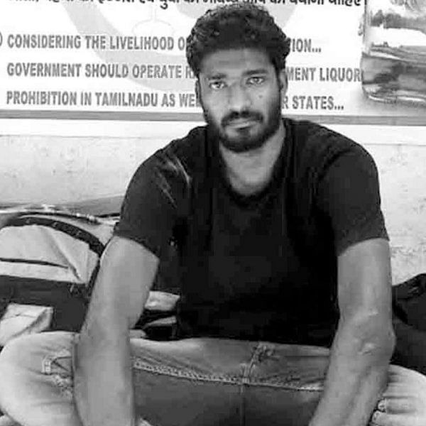 மதுவிலக்குக்குப் பிறகுதான் கல்யாணம்! - டெல்லியில் போராடும் டேவிட்ராஜ்