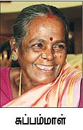 மனதில் உற்சாகம்... கைகளில் பரிசு... கண்களில் ஆனந்தம்!