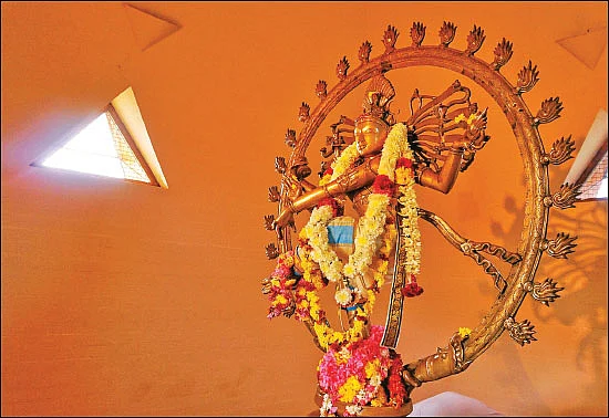 பிரமிடு கோயிலில் பிரபஞ்ச நடனம்!