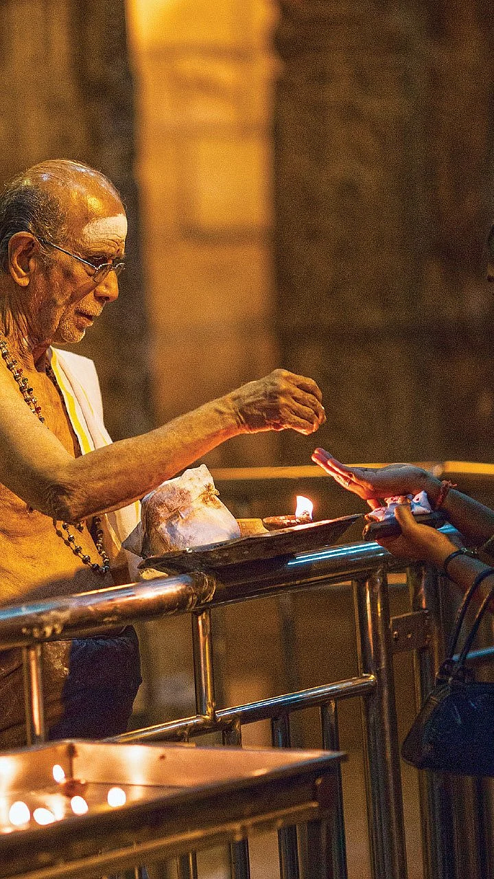 கேள்வி பதில் - அர்ச்சனை யார் பெயருக்குச் செய்வது நல்லது?