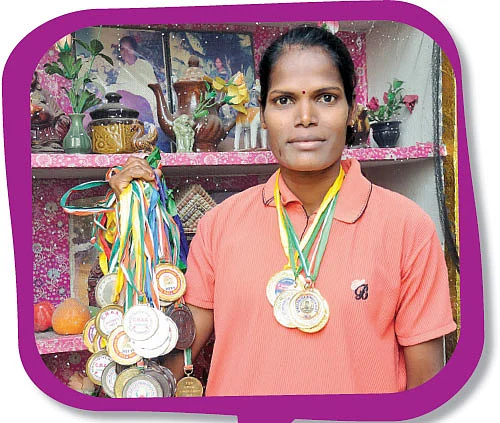 'போலீஸ்' சித்ரா... சொல்லி அடிச்ச கில்லி !