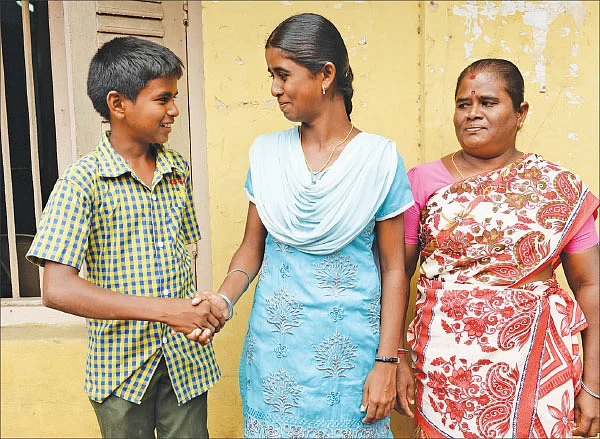 வீட்டில் வறுமை... மார்க்ஷீட்டில் செம்மை!