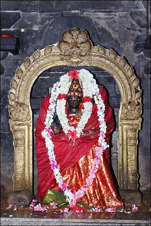 தோஷங்கள் தீர்க்கும் நவகிரகக் குழிகள்!