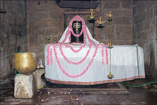 குறை தீர்க்கும் கோயில்கள் - 21 - எண்ணும் எழுத்தும் தரும் இன்னம்பூர் எழுத்தறி நாதர்!