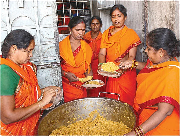 சீரும் சிறப்புமாய் ஸ்ரீவாரி சேவை...