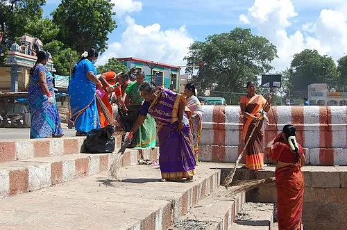'தூய்மை இந்தியா' திட்டத்தின் கீழ் சுத்தப்படுத்தப்பட்ட தெப்பக்குளம்!