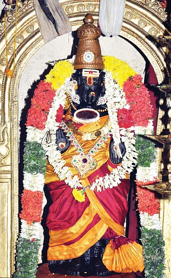 பிரிந்த தம்பதியர் ஒன்றுசேர... மலர்குழல் நாயகிக்கு பச்சைப்பட்டு!